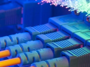 Řekněte nám více o vývoji technologií a materiálů v přímém pohřebním optickém kabelu